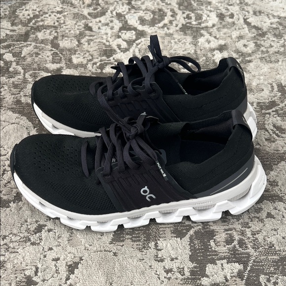 On Running Black and White Athletic Shoes - Picture 3 of 7